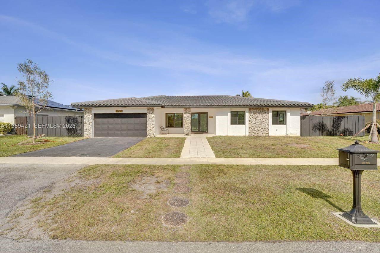 16653 Golfview Dr - Photo 1