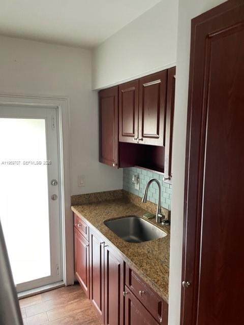 2121 Biarritz Dr - Photo 1