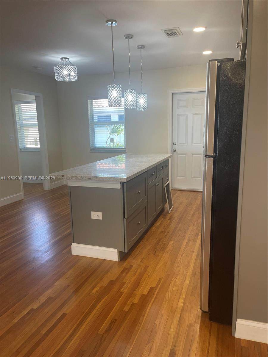 https://bt-photos.global.ssl.fastly.net/miami/1280_boomver_1_A11959980-2.jpg