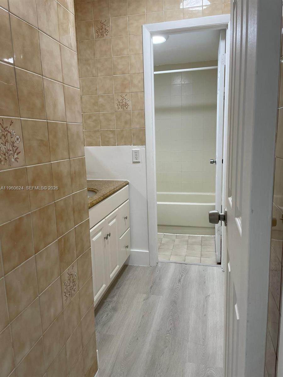 https://bt-photos.global.ssl.fastly.net/miami/1280_boomver_1_A11960624-2.jpg
