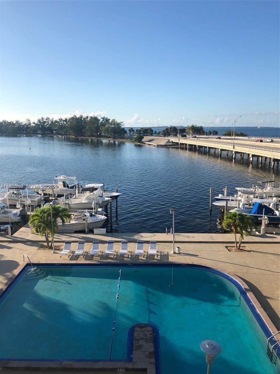 https://bt-photos.global.ssl.fastly.net/miami/orig_boomver_1_A11960798-2.jpg
