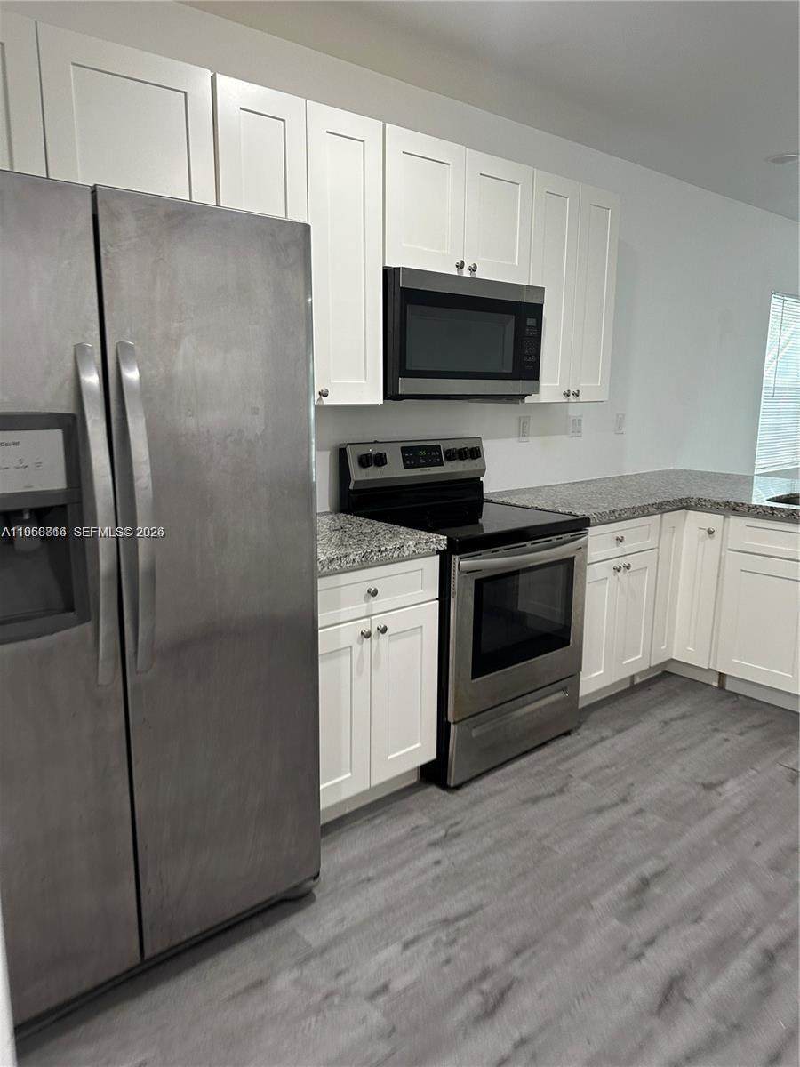 224 57th St - Photo 1
