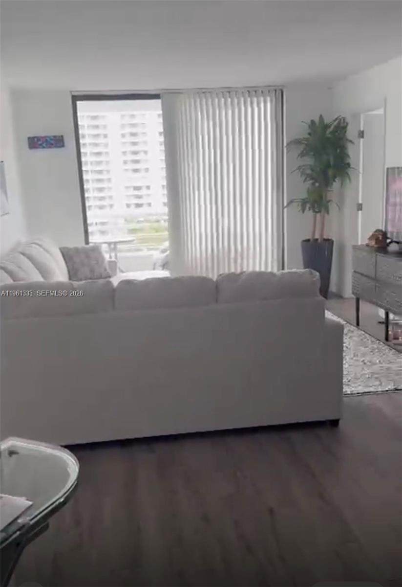 https://bt-photos.global.ssl.fastly.net/miami/orig_boomver_1_A11961333-2.jpg