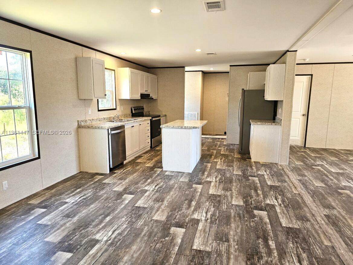 881 Woodland Blvd - Photo 1
