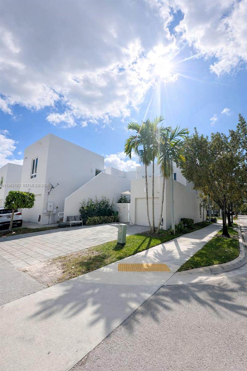 https://bt-photos.global.ssl.fastly.net/miami/orig_boomver_1_A11962182-2.jpg