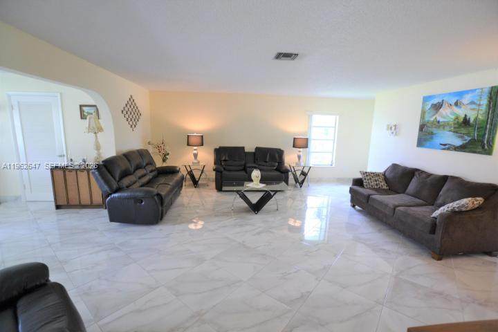 https://bt-photos.global.ssl.fastly.net/miami/orig_boomver_1_A11962647-2.jpg