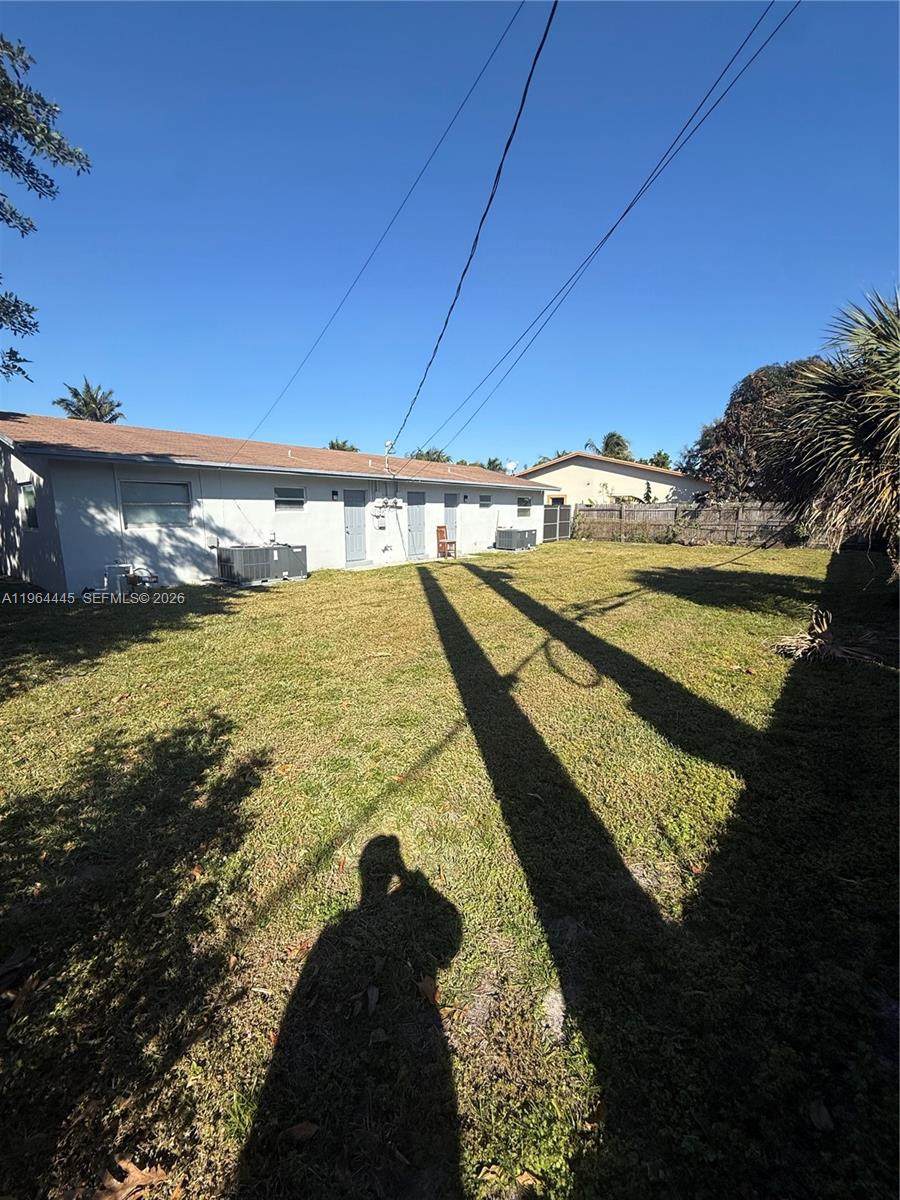 310 38th St - Photo 1