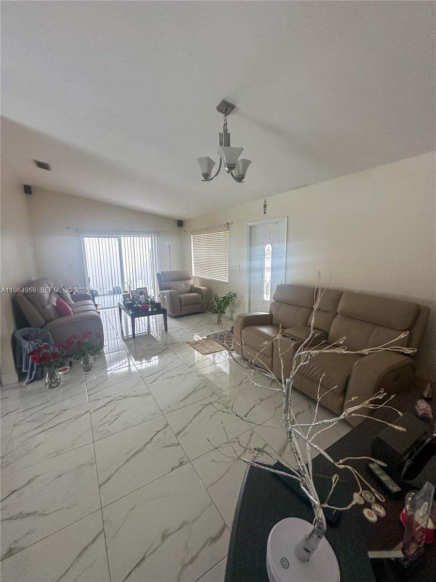 https://bt-photos.global.ssl.fastly.net/miami/1280_boomver_1_A11964958-2.jpg