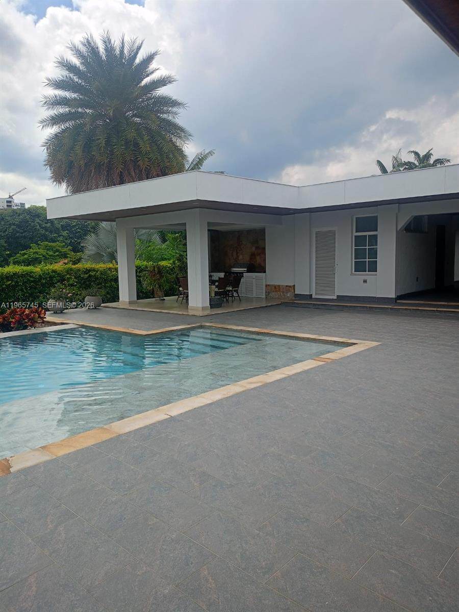 https://bt-photos.global.ssl.fastly.net/miami/orig_boomver_1_A11965745-2.jpg