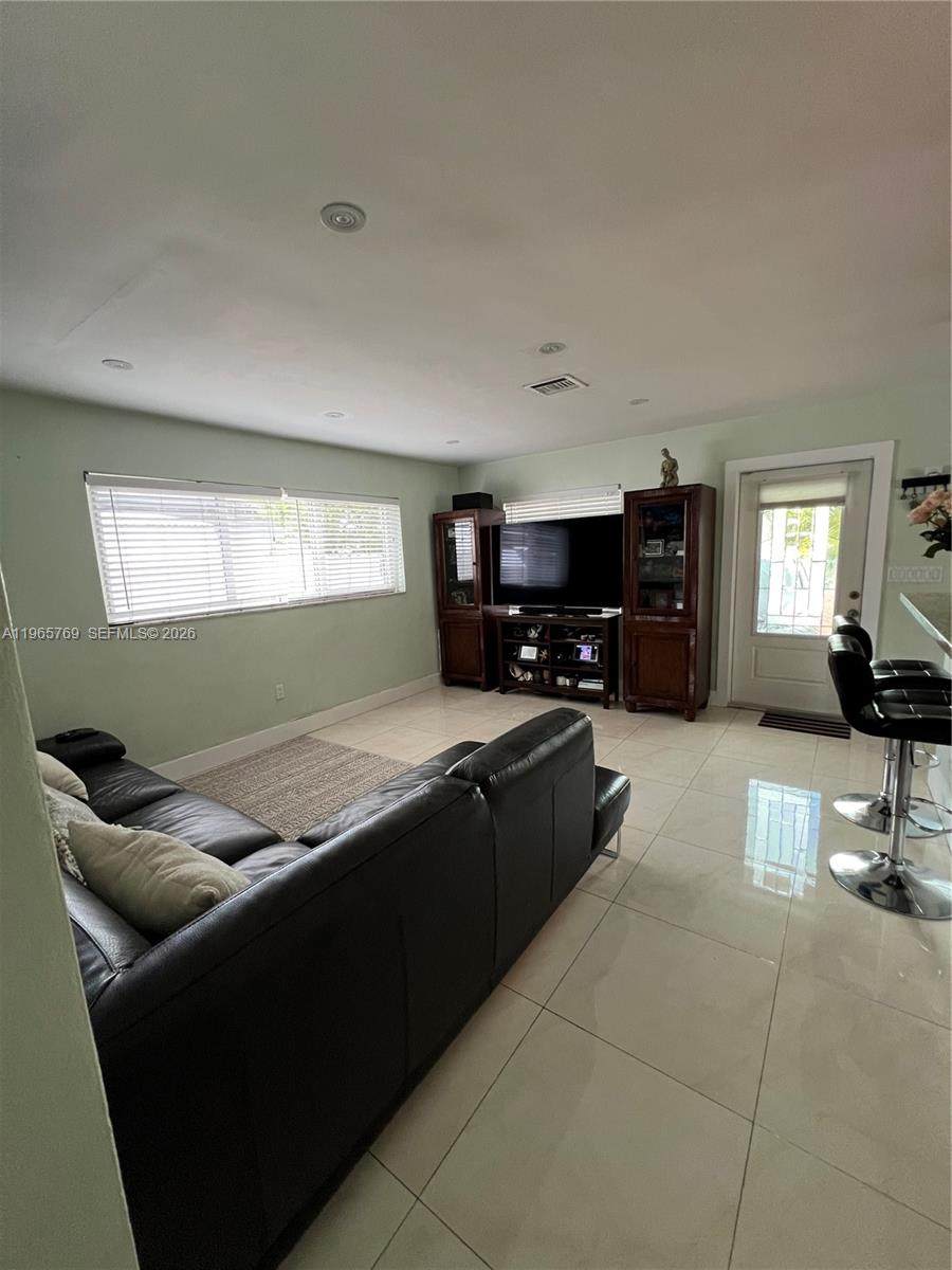 https://bt-photos.global.ssl.fastly.net/miami/orig_boomver_1_A11965769-2.jpg