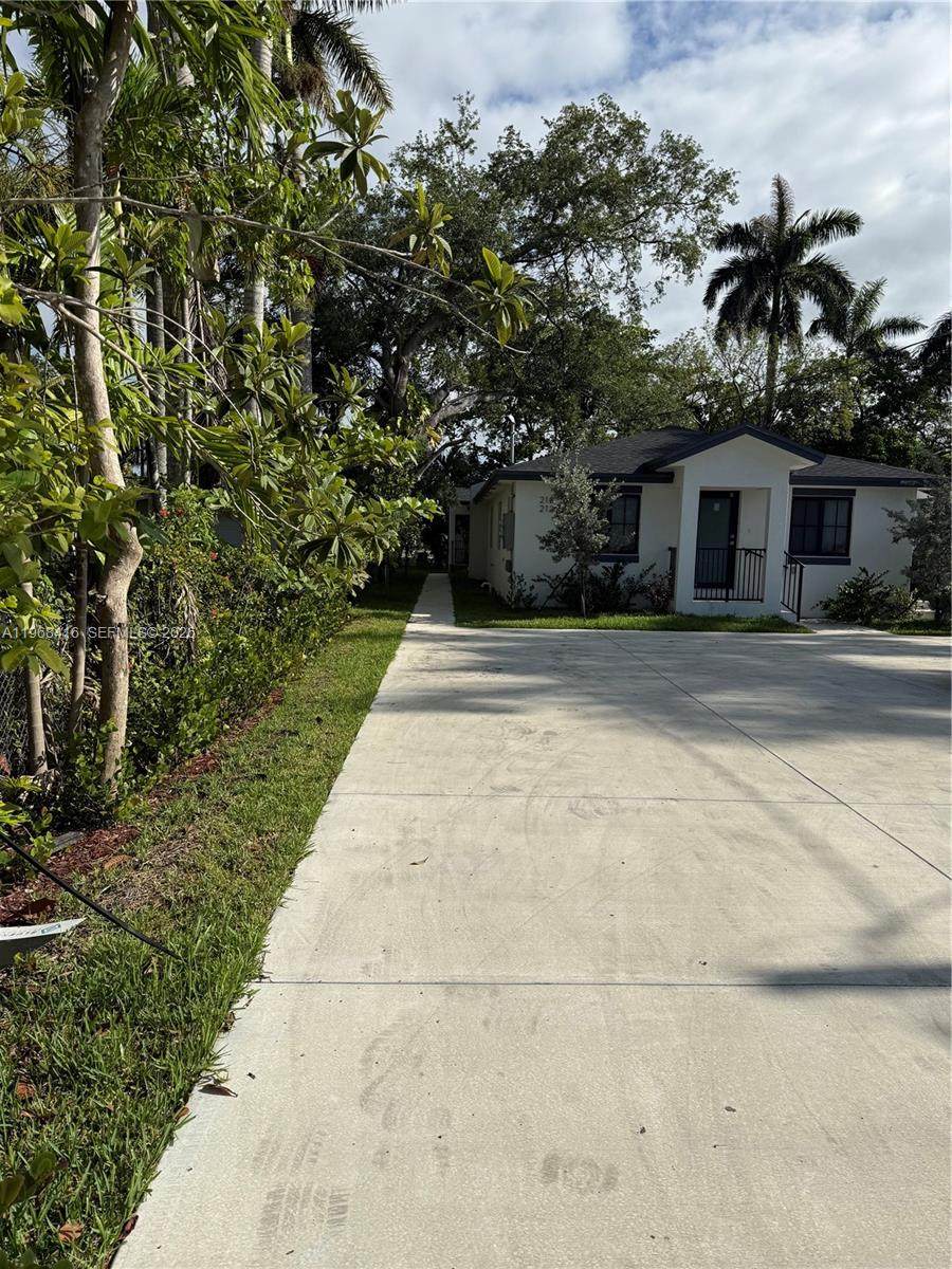 https://bt-photos.global.ssl.fastly.net/miami/1280_boomver_1_A11968416-2.jpg