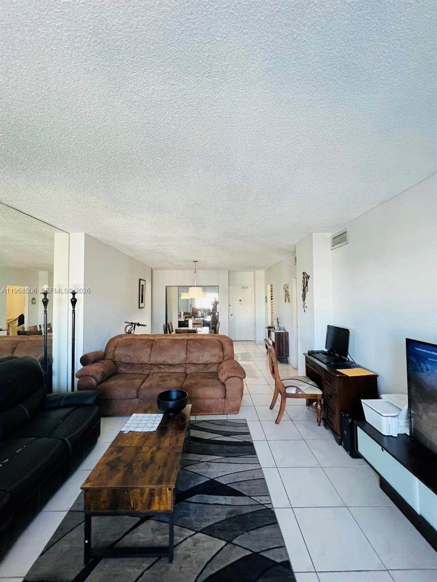 https://bt-photos.global.ssl.fastly.net/miami/1280_boomver_1_A11968506-2.jpg