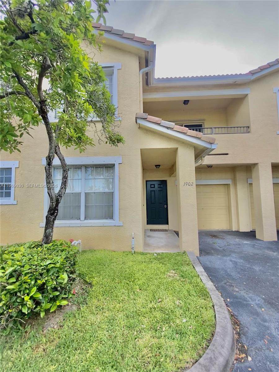 1902 Belmont Ln - Photo 1