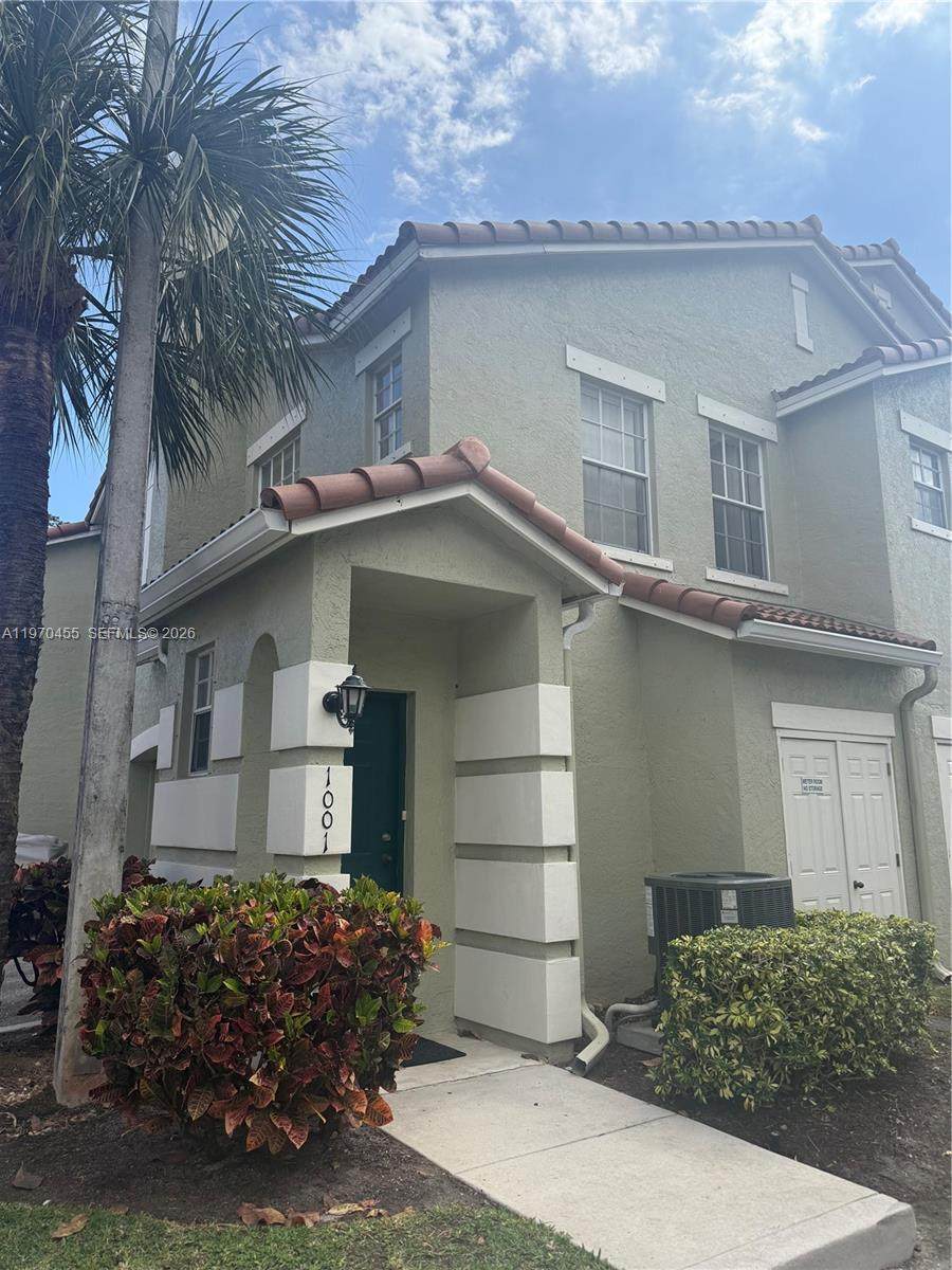 1001 Belmont Pl - Photo 1