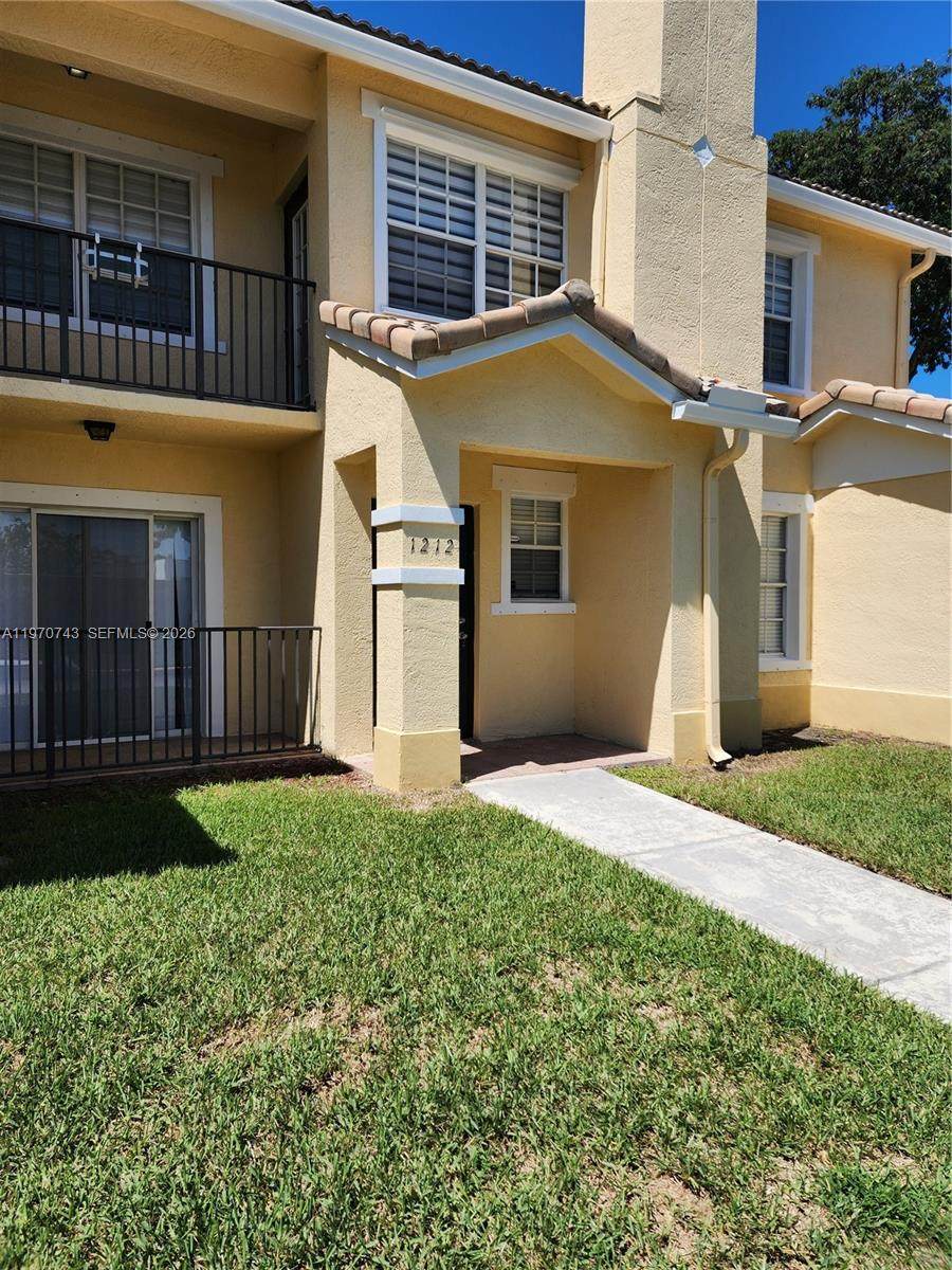 1212 Belmont Ln - Photo 1