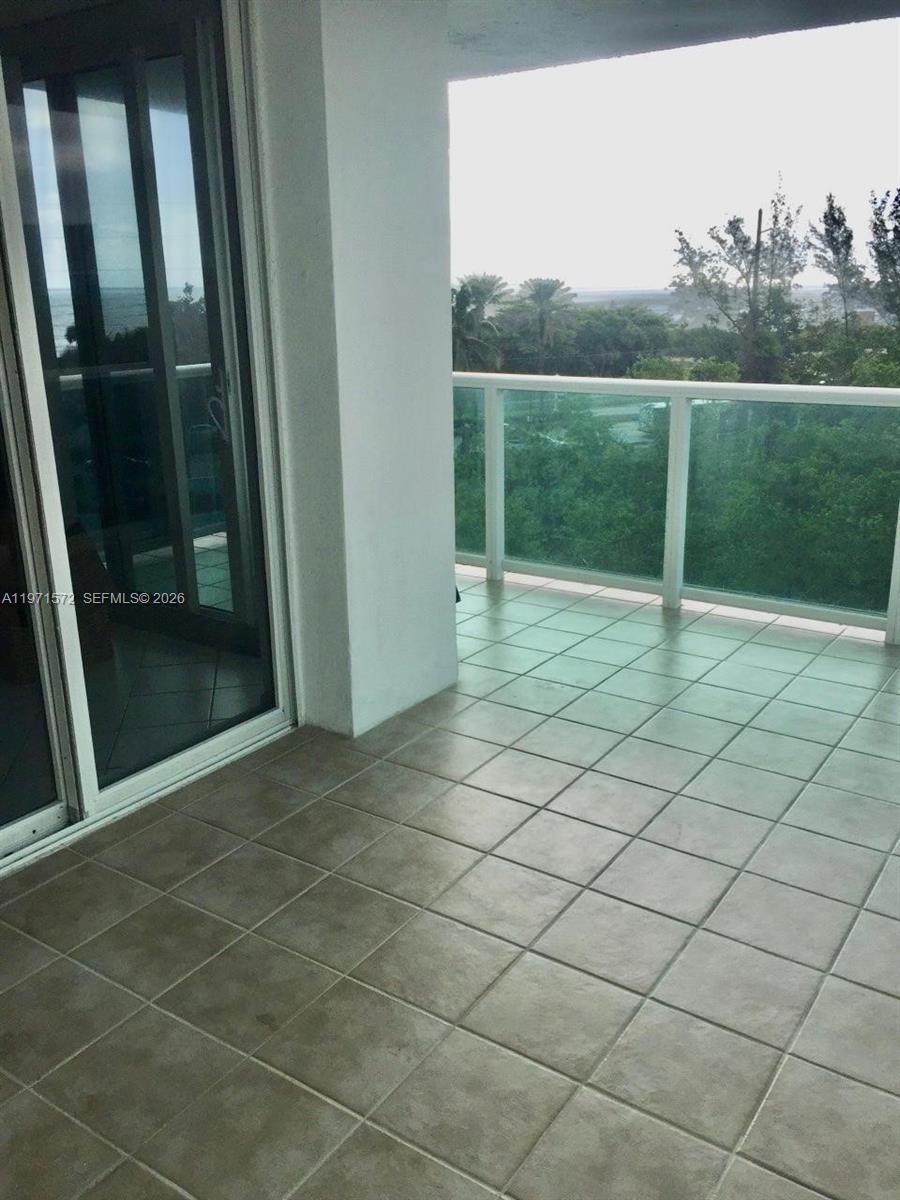100 Bayview Dr - Photo 1