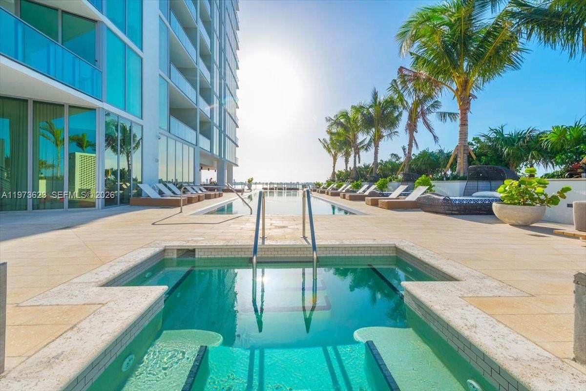 https://bt-photos.global.ssl.fastly.net/miami/orig_boomver_1_A11973623-2.jpg
