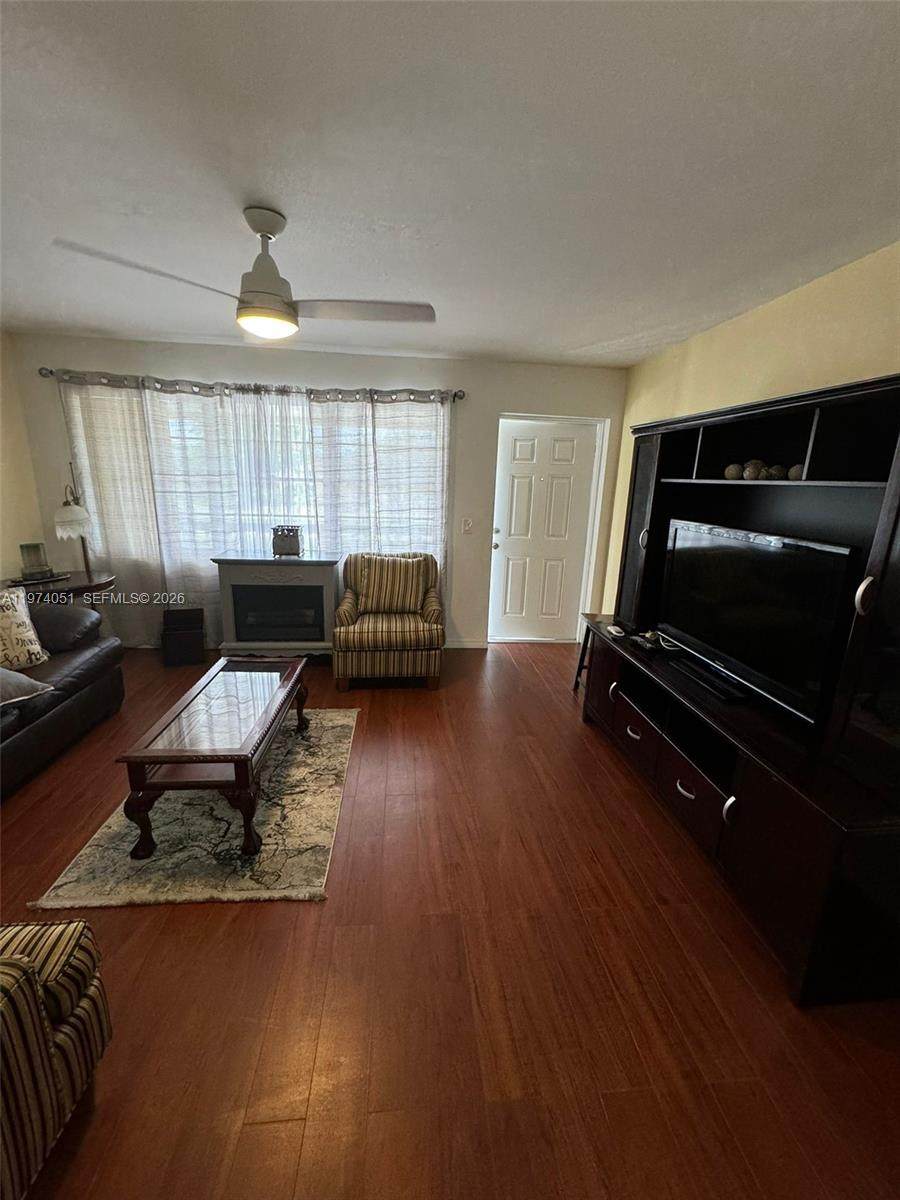 221 Kent M - Photo 1