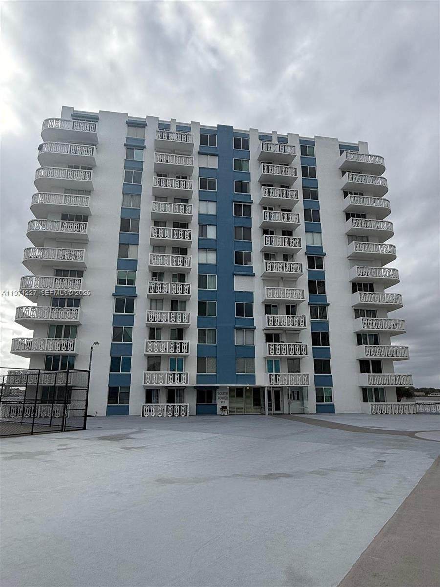 925 Halifax - Photo 1
