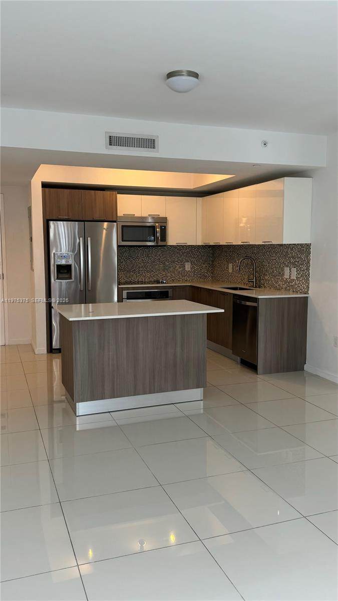 https://bt-photos.global.ssl.fastly.net/miami/1280_boomver_1_A11975375-2.jpg