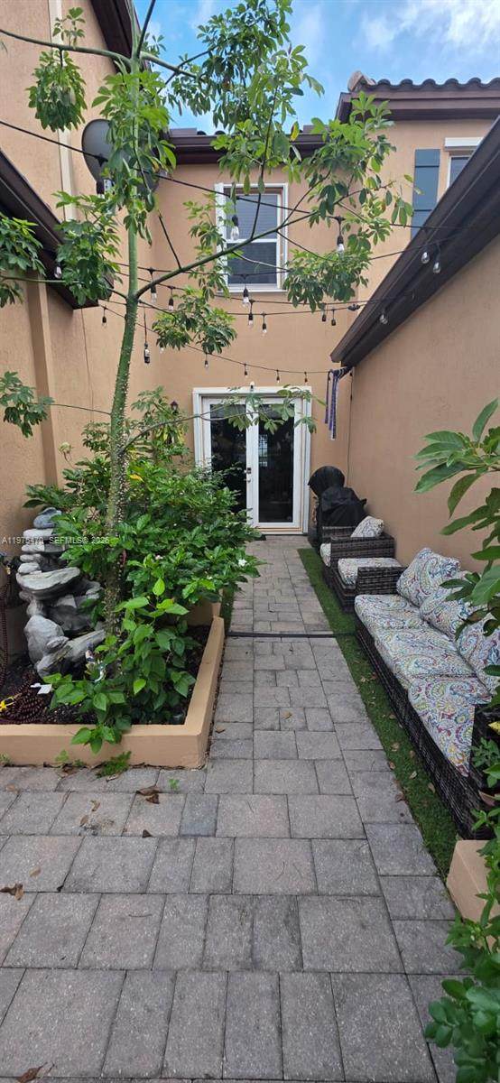 17135 96 ST - Photo 1