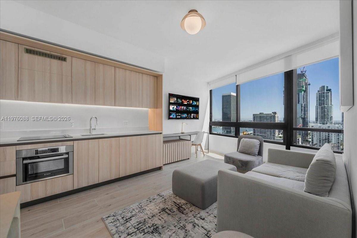 225 Miami - Photo 1