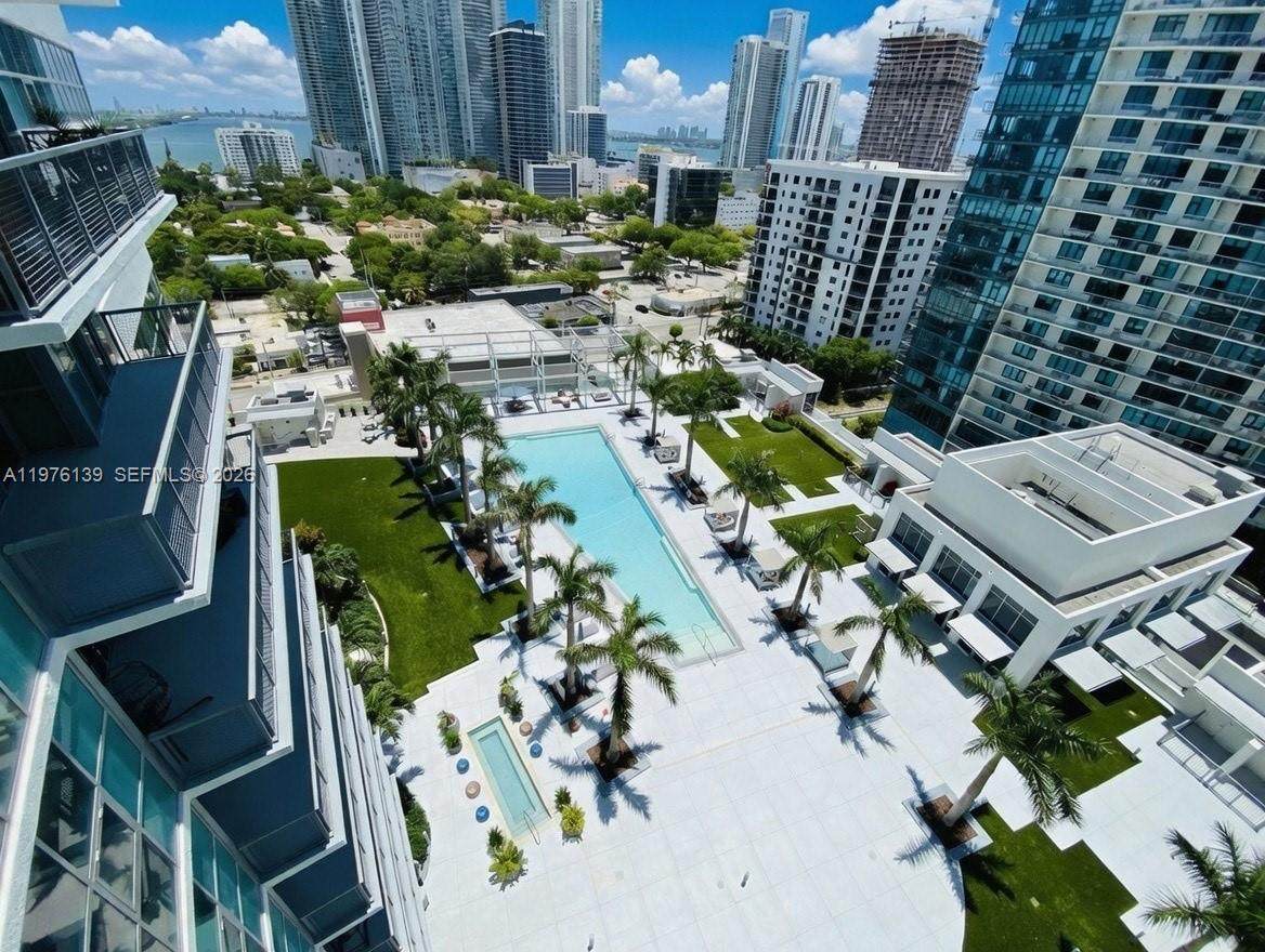 https://bt-photos.global.ssl.fastly.net/miami/orig_boomver_1_A11976139-2.jpg