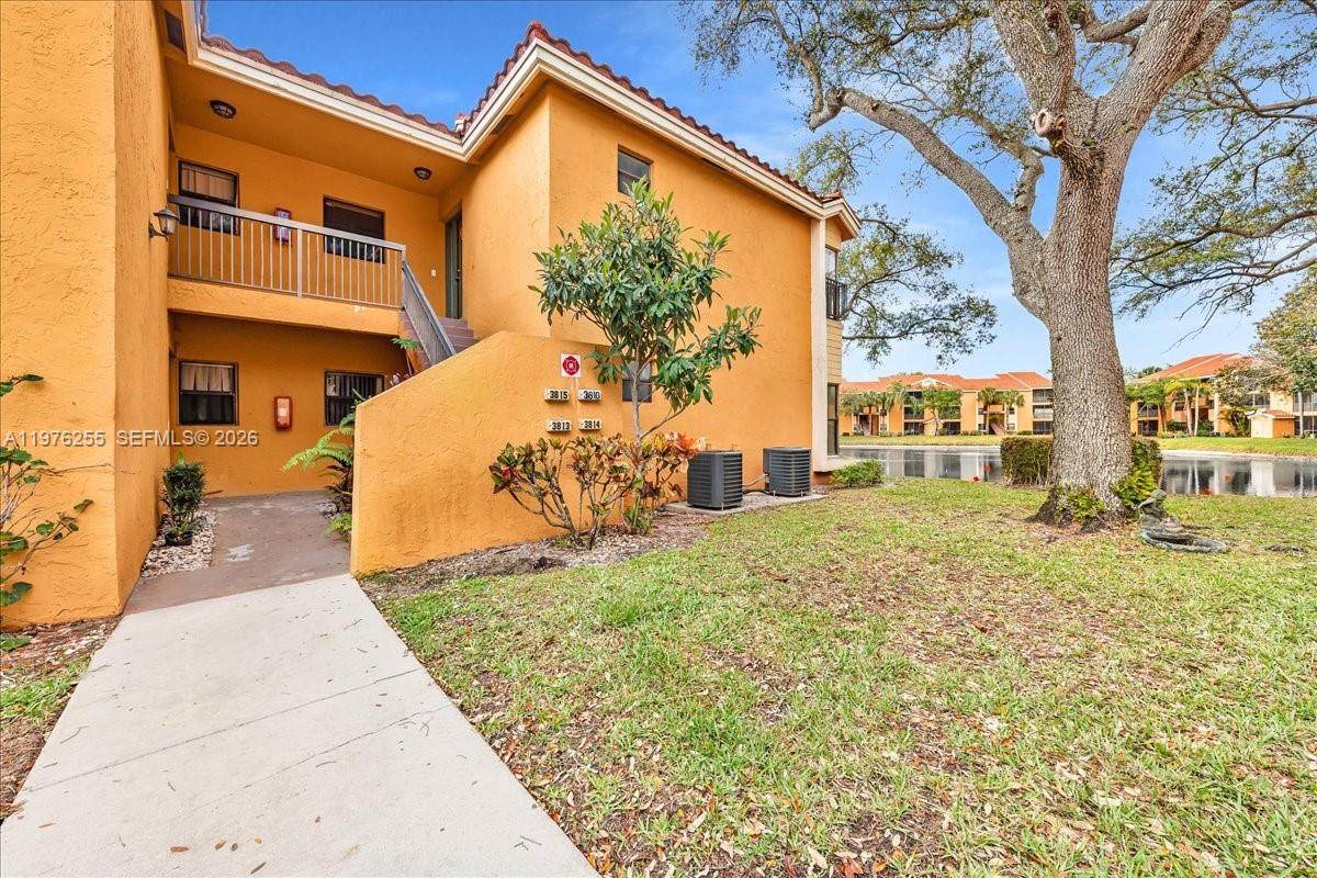 3814 Coral Tree Cir - Photo 1