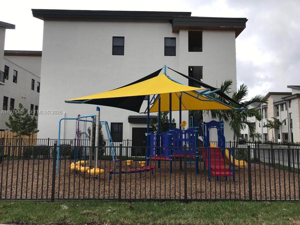 https://bt-photos.global.ssl.fastly.net/miami/orig_boomver_1_A11976401-2.jpg