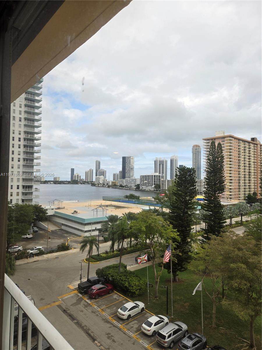 https://bt-photos.global.ssl.fastly.net/miami/orig_boomver_1_A11977869-2.jpg
