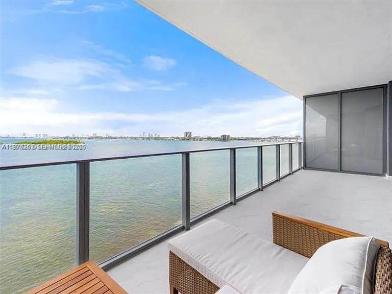 https://bt-photos.global.ssl.fastly.net/miami/1280_boomver_1_A11978262-2.jpg