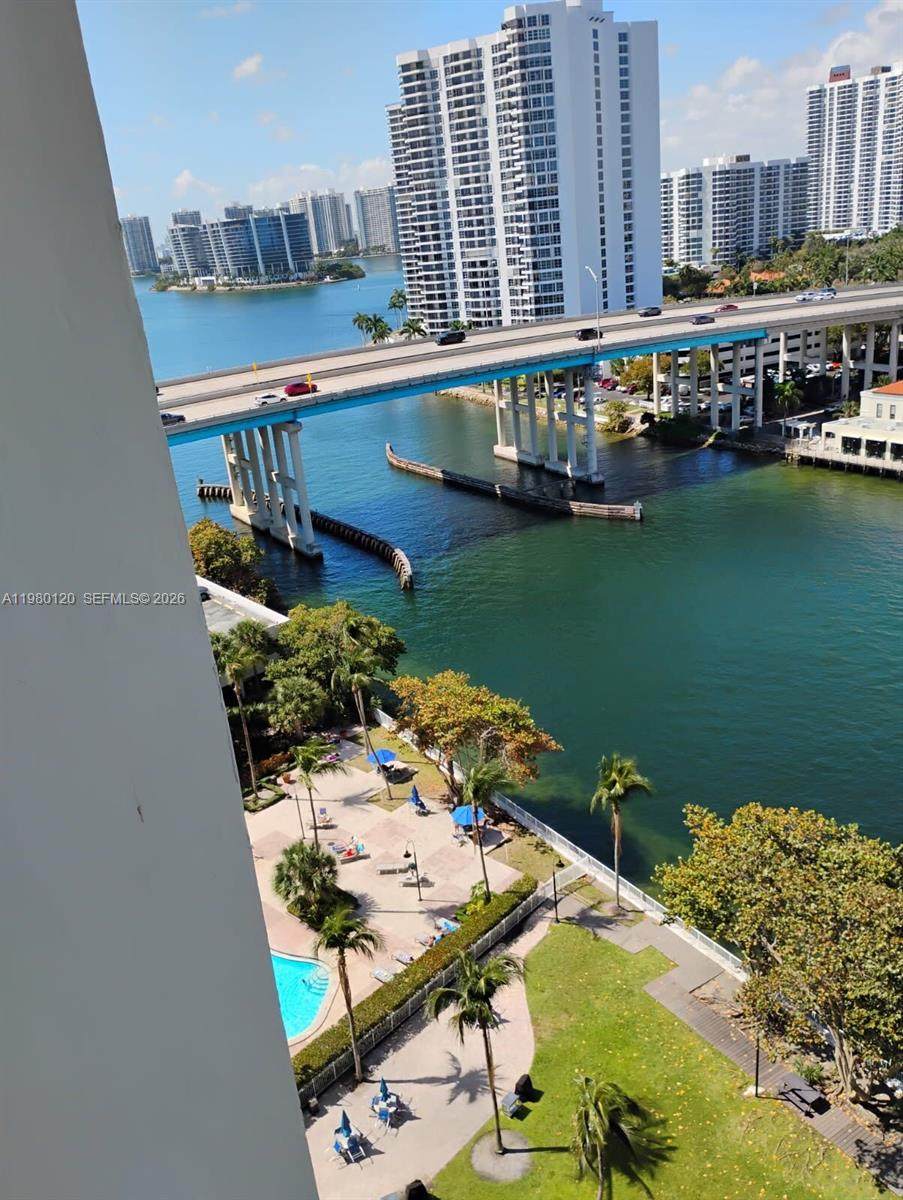 https://bt-photos.global.ssl.fastly.net/miami/orig_boomver_1_A11980120-2.jpg