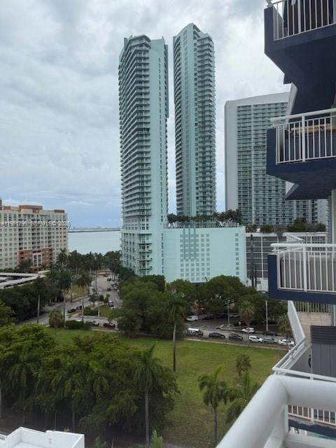 https://bt-photos.global.ssl.fastly.net/miami/orig_boomver_1_A11981296-2.jpg