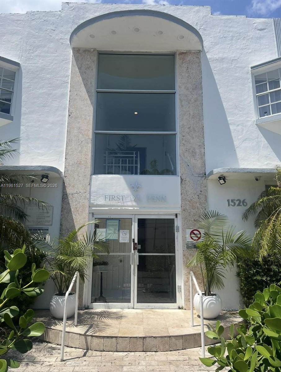 1526 Pennsylvania Ave - Photo 1