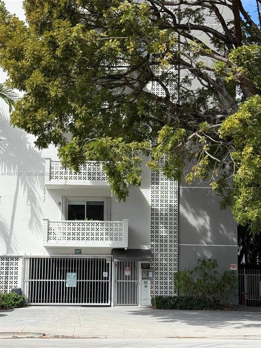1620 West Ave - Photo 1