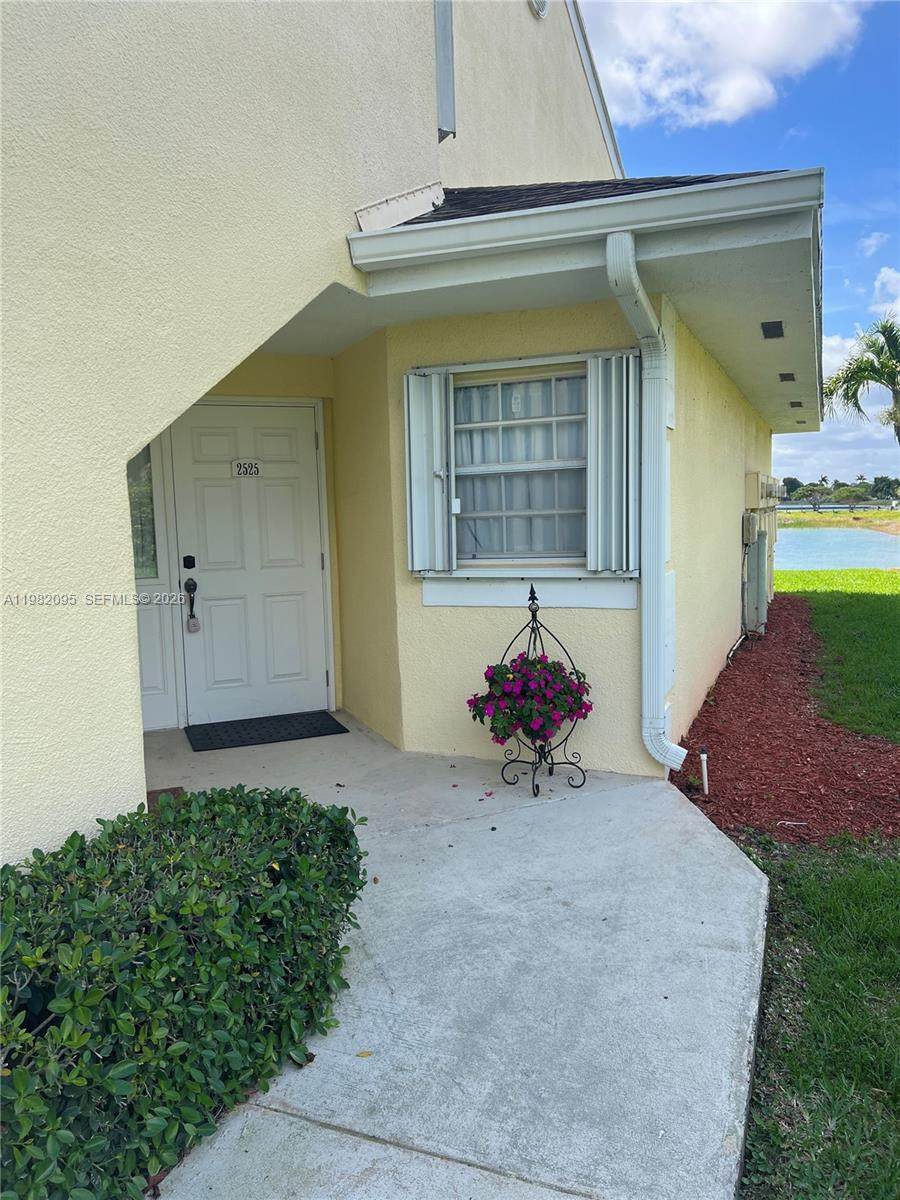 2525 19th Pl - Photo 1