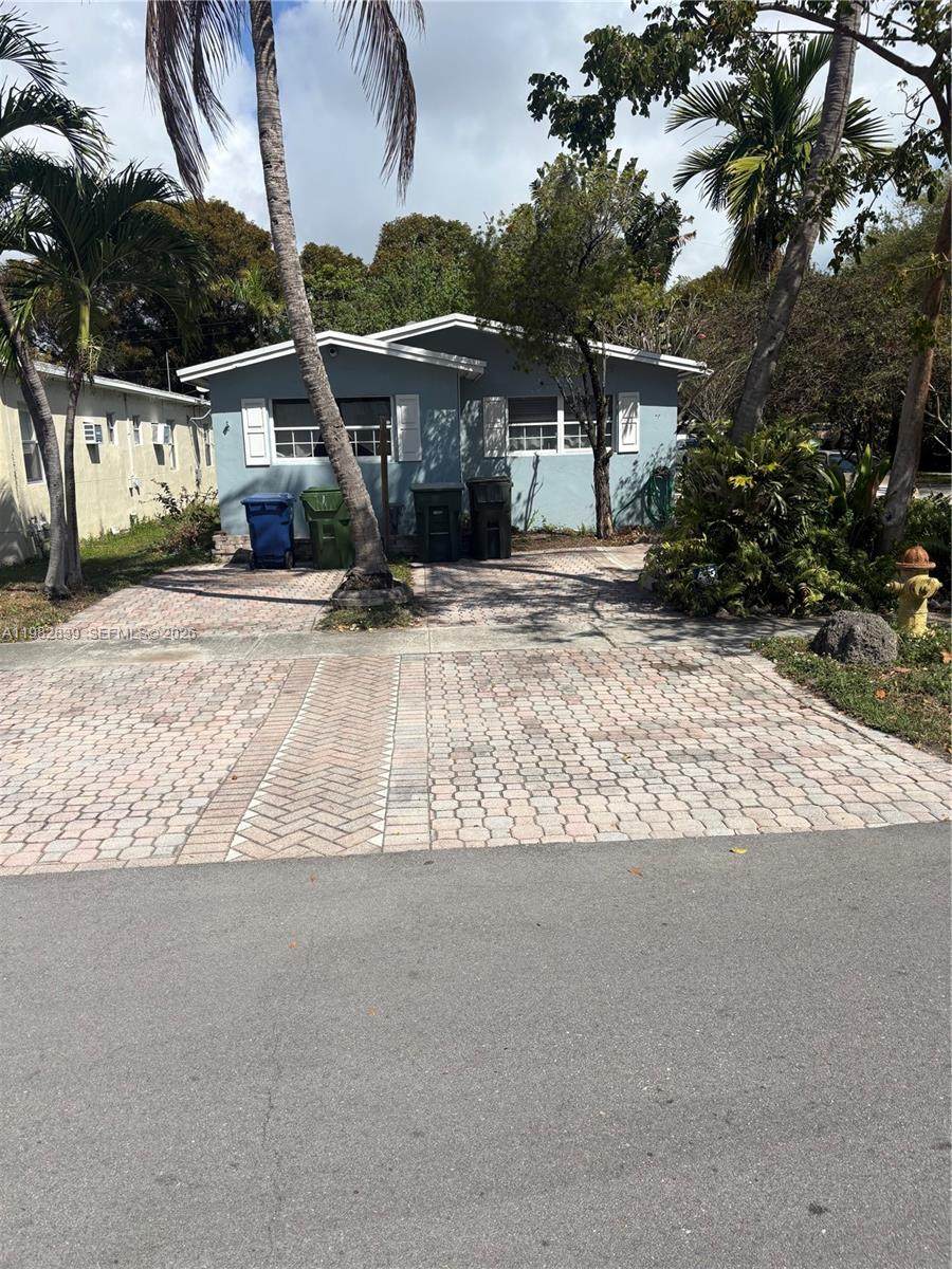 729 2nd Ct - Photo 1
