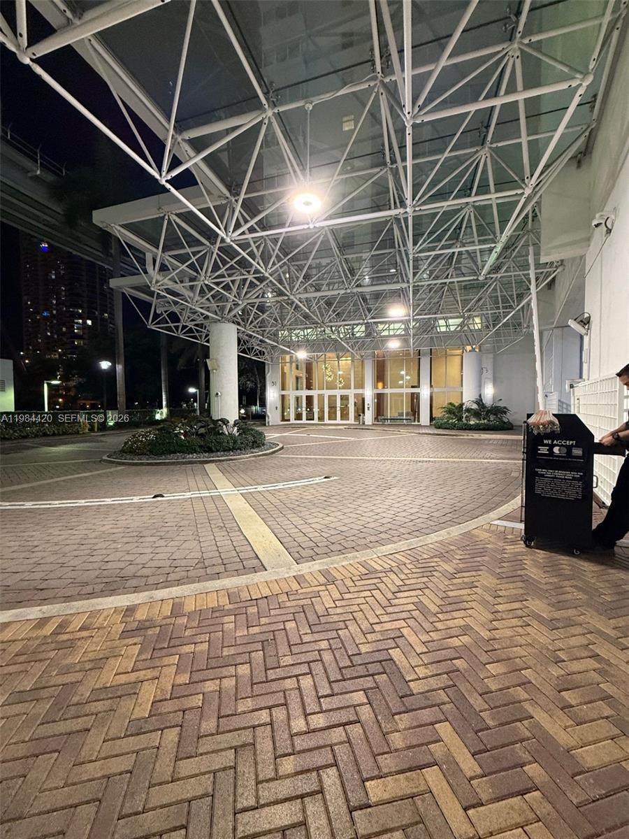 https://bt-photos.global.ssl.fastly.net/miami/1280_boomver_1_A11984420-2.jpg