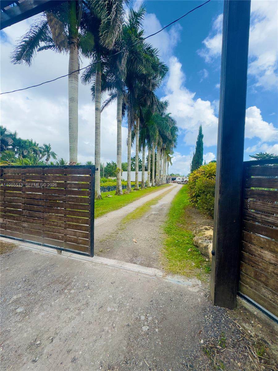 https://bt-photos.global.ssl.fastly.net/miami/orig_boomver_1_A11985513-2.jpg