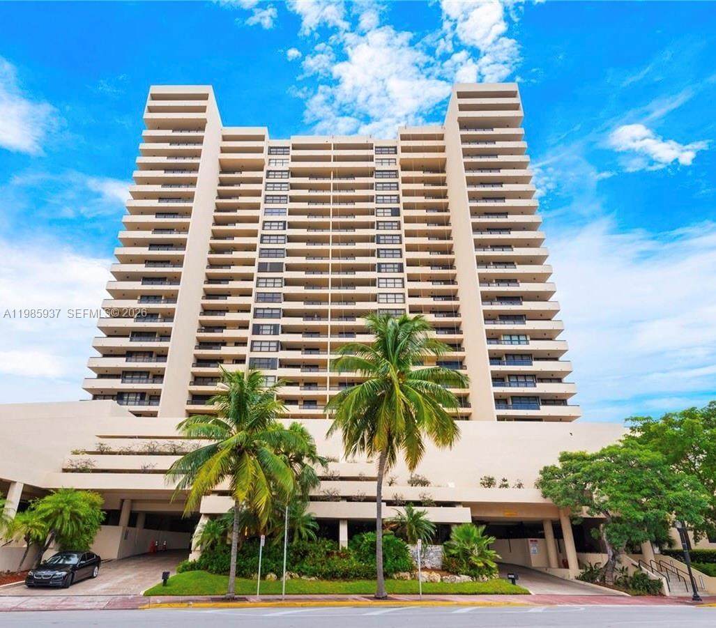 2555 Collins Ave - Photo 1