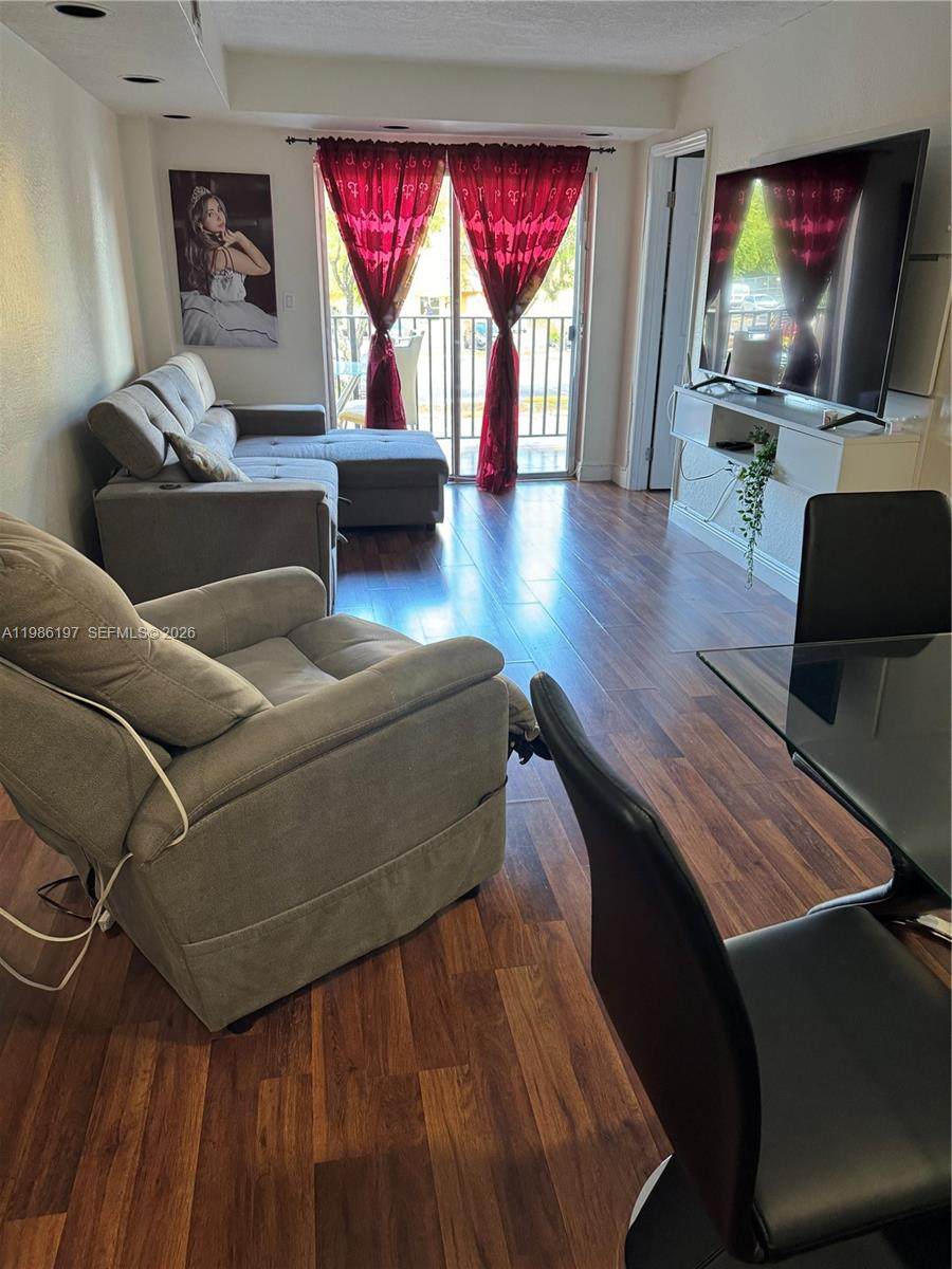 4717 7th St - Photo 1