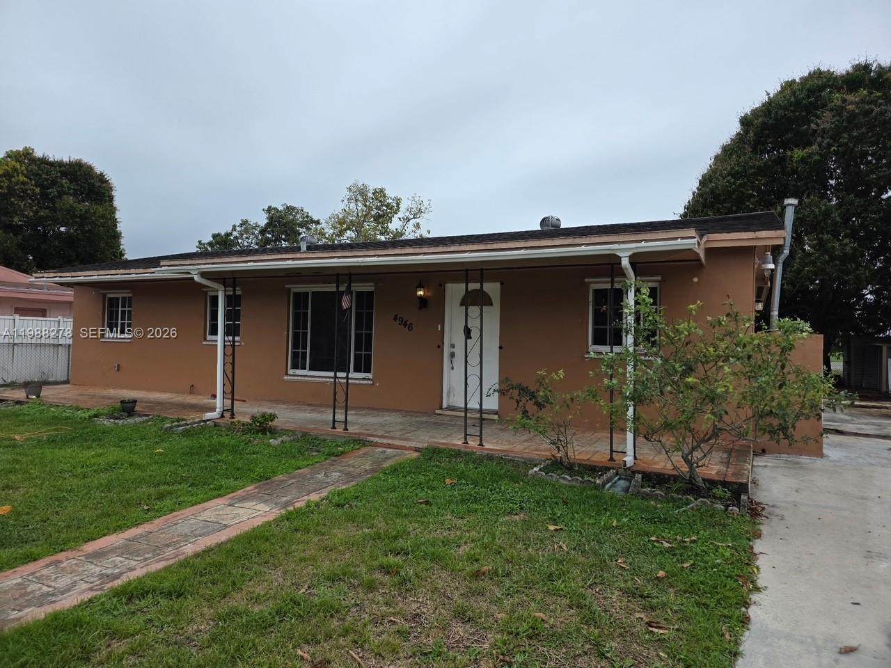 4946 186th St - Photo 1