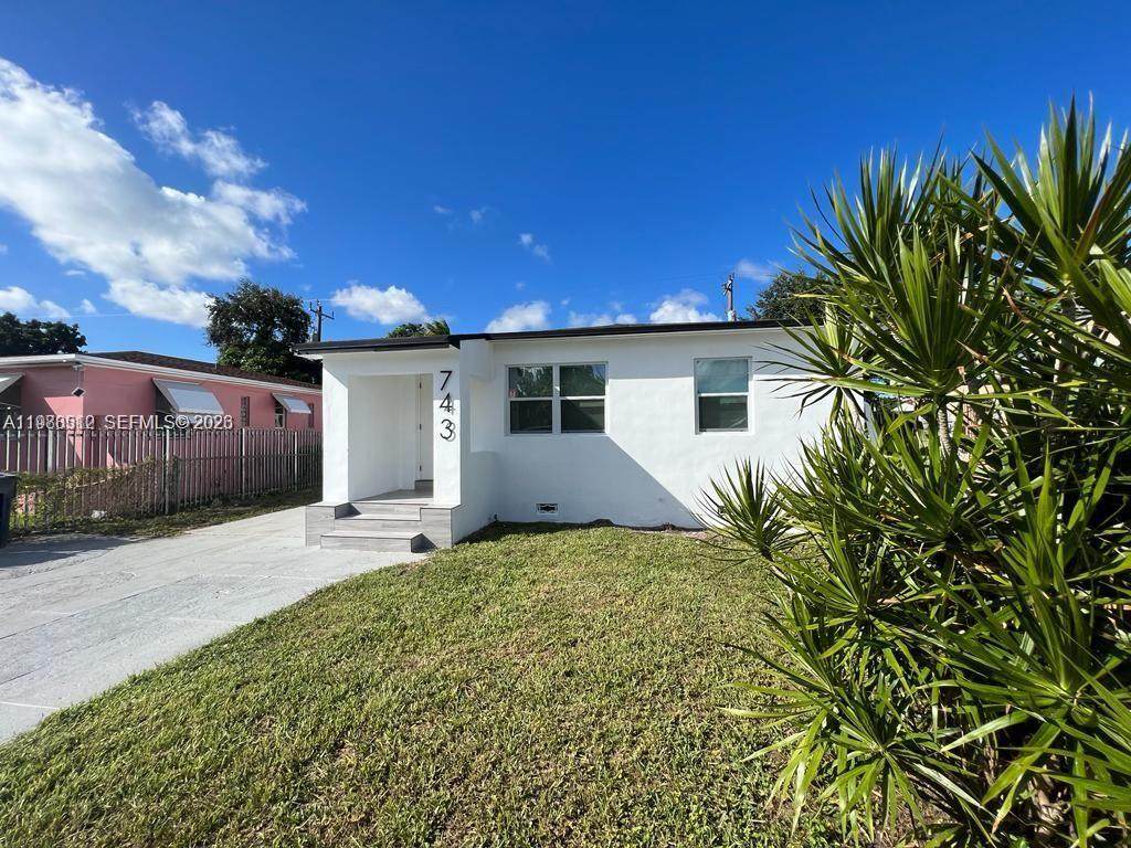 743 77th Ter - Photo 1