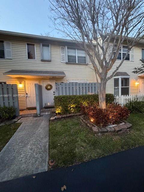 147 3rd St - Photo 1