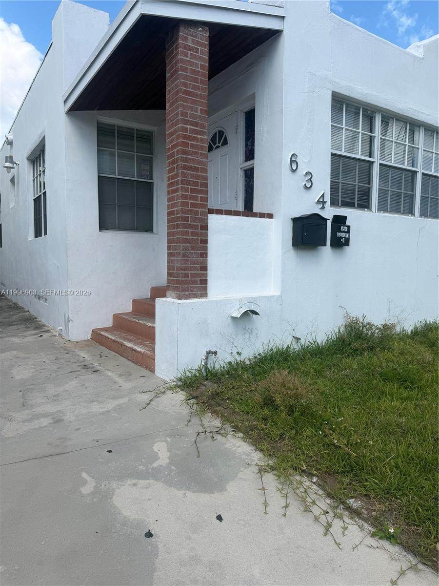 634 10th Ave - Photo 1