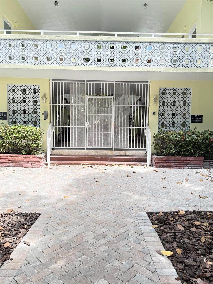 655 Meridian Ave - Photo 1