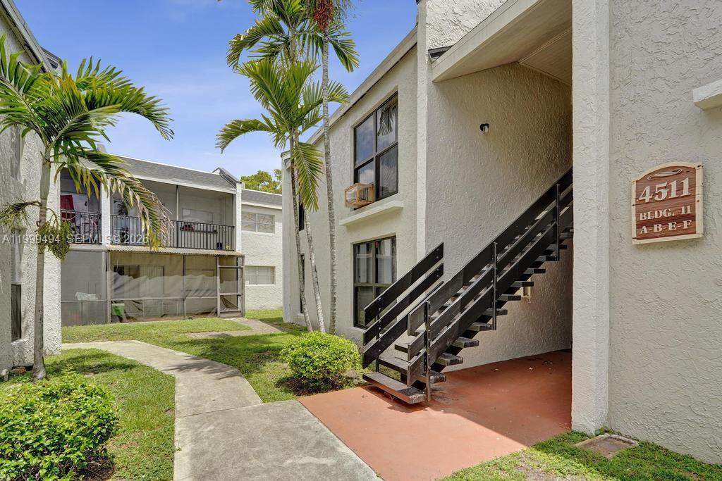 4511 Treehouse Ln - Photo 1