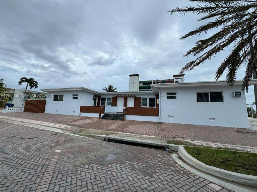 338 Roosevelt St - Photo 1
