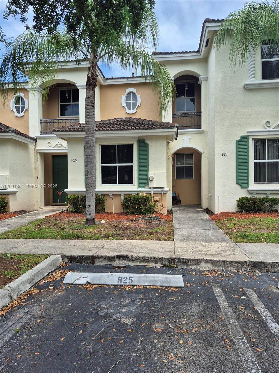 921 42nd Pl - Photo 1
