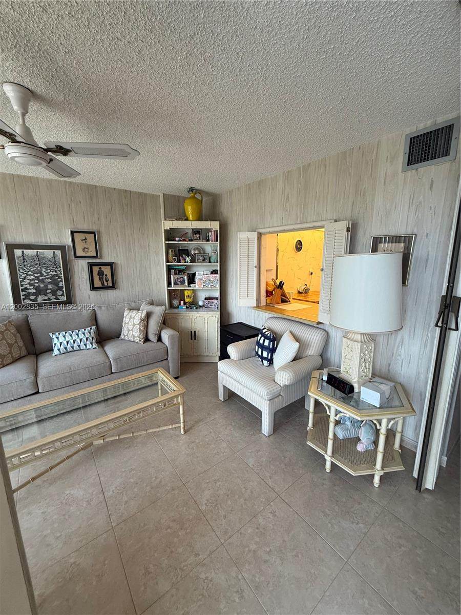 https://bt-photos.global.ssl.fastly.net/miami/1280_boomver_1_A12002835-2.jpg